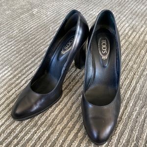 TOD’S black leather block heel pumps